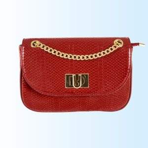 Bolso rojo mujer con herrajes dorados