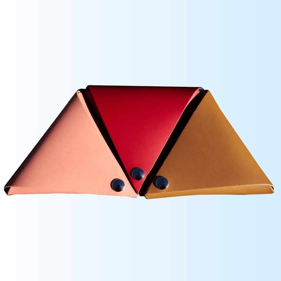 Monederos triangulares de tres colores