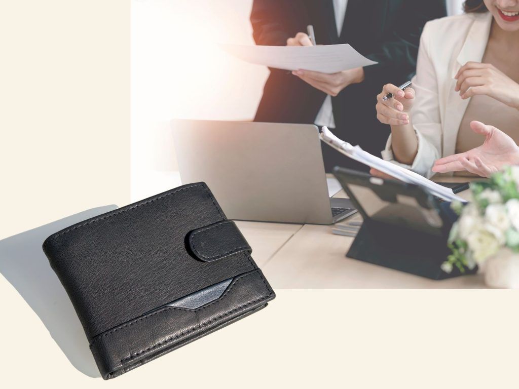 Cartera de cuero, elegante y comoda.