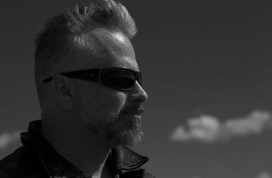 FotografÃa de Alberto en blanco y negro de perfil