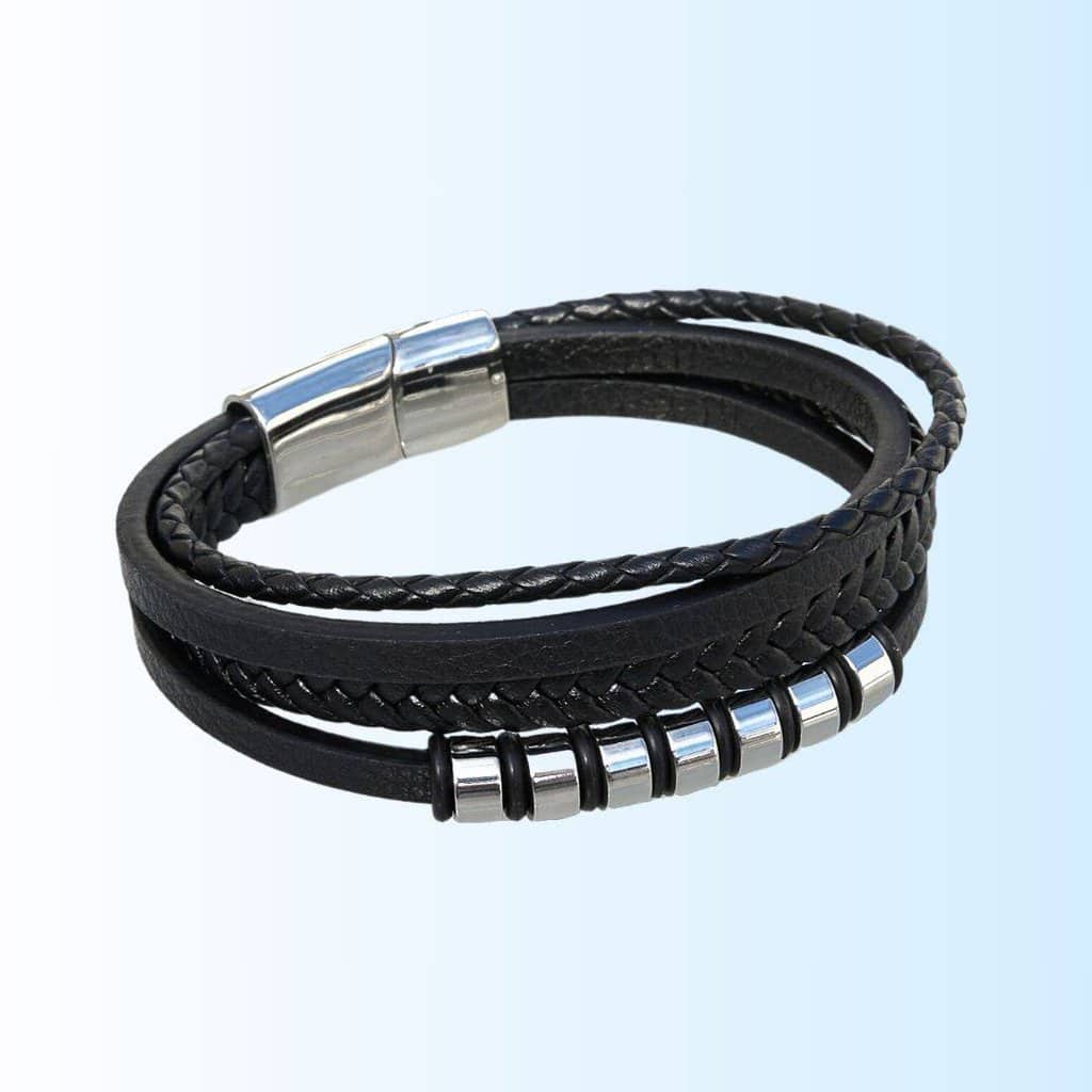 Diseños masculinos en pulseras de cuero
